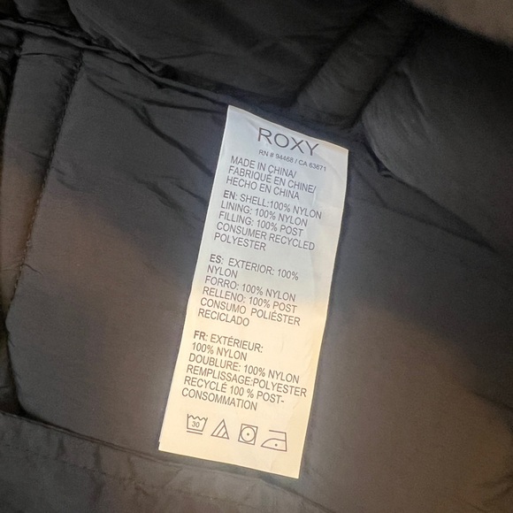 Roxy Black and White Paisley Puffer Jacket/ski layer - Picture 10 of 10